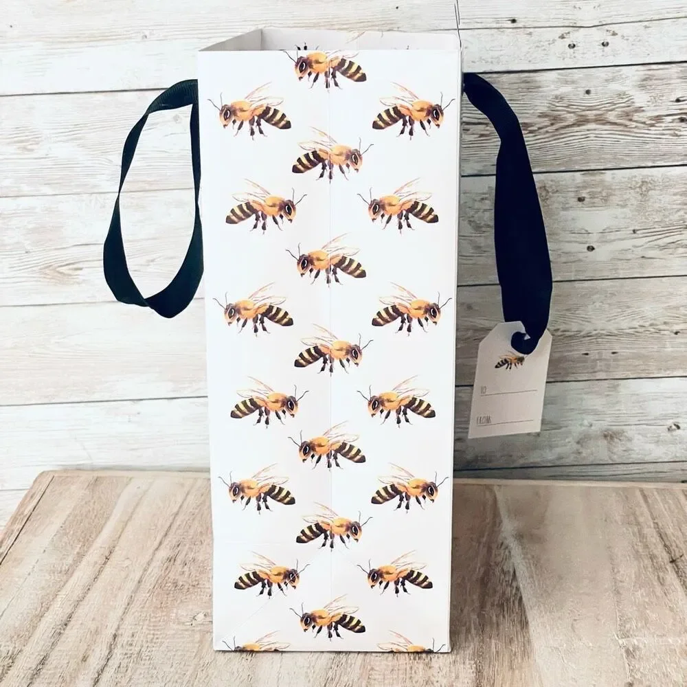 NWT Rae Dunn White Super Mom gift bag with bees & hanging to:/from: little card